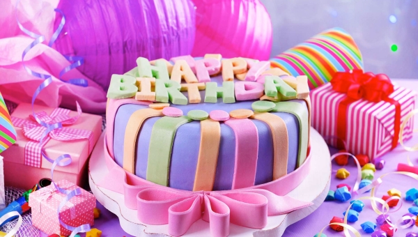 Cake Design : Conseils Essentiels et Matériel Disponible chez Le P’tit Festif à Eybens, Voiron, Chambéry, Valence et Montpellier